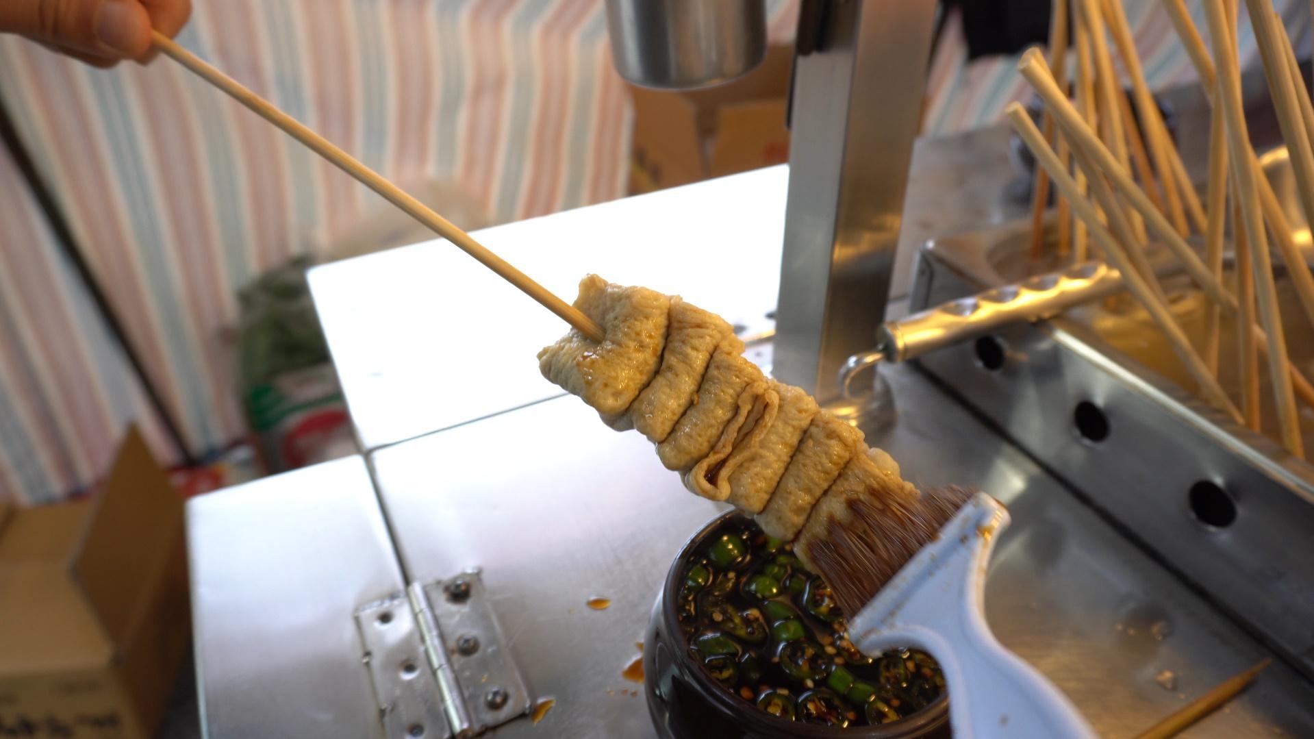 korea, hongdae, seoul, street food, korean food, travel, hongdae things to do, bungeoppang, fish-shaped pastry, fish cake, red bean bun, hoppang, korean bun, pizza, must eat, must try